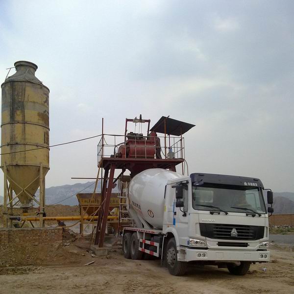 第四直屬分公司建成半自動化混凝土攪拌站