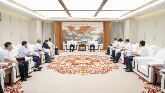 莫鼎革會見克拉瑪依市委副書記、市長陳凱