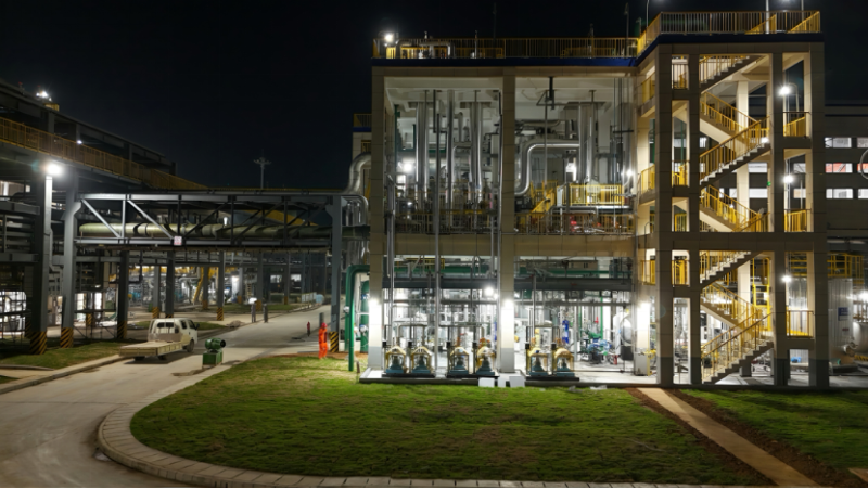 聚焦“135” 攻堅(jiān)“半年紅”? | 中國化學(xué)四化建湖北宜化燒堿項(xiàng)目刷新國內(nèi)氯堿建設(shè)投產(chǎn)最快紀(jì)錄