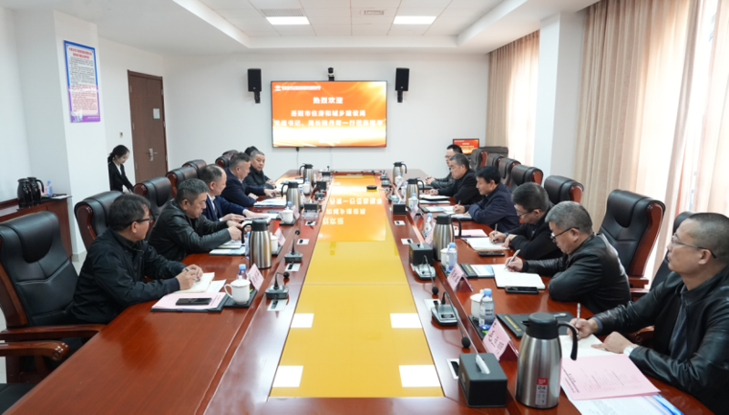 周鴻與岳陽市住建局黨組書記、局長錢丹青舉行工作會談