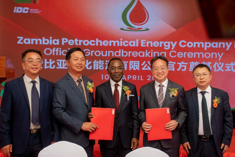 匠心筑造 奉獻精品? | 攻堅“半年紅”！四化建承建贊比亞石化能源公司煉油廠項目開工